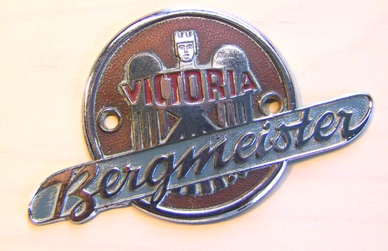 Victoria Bergmeister Tank Badge: Yes, both tank badges are present.